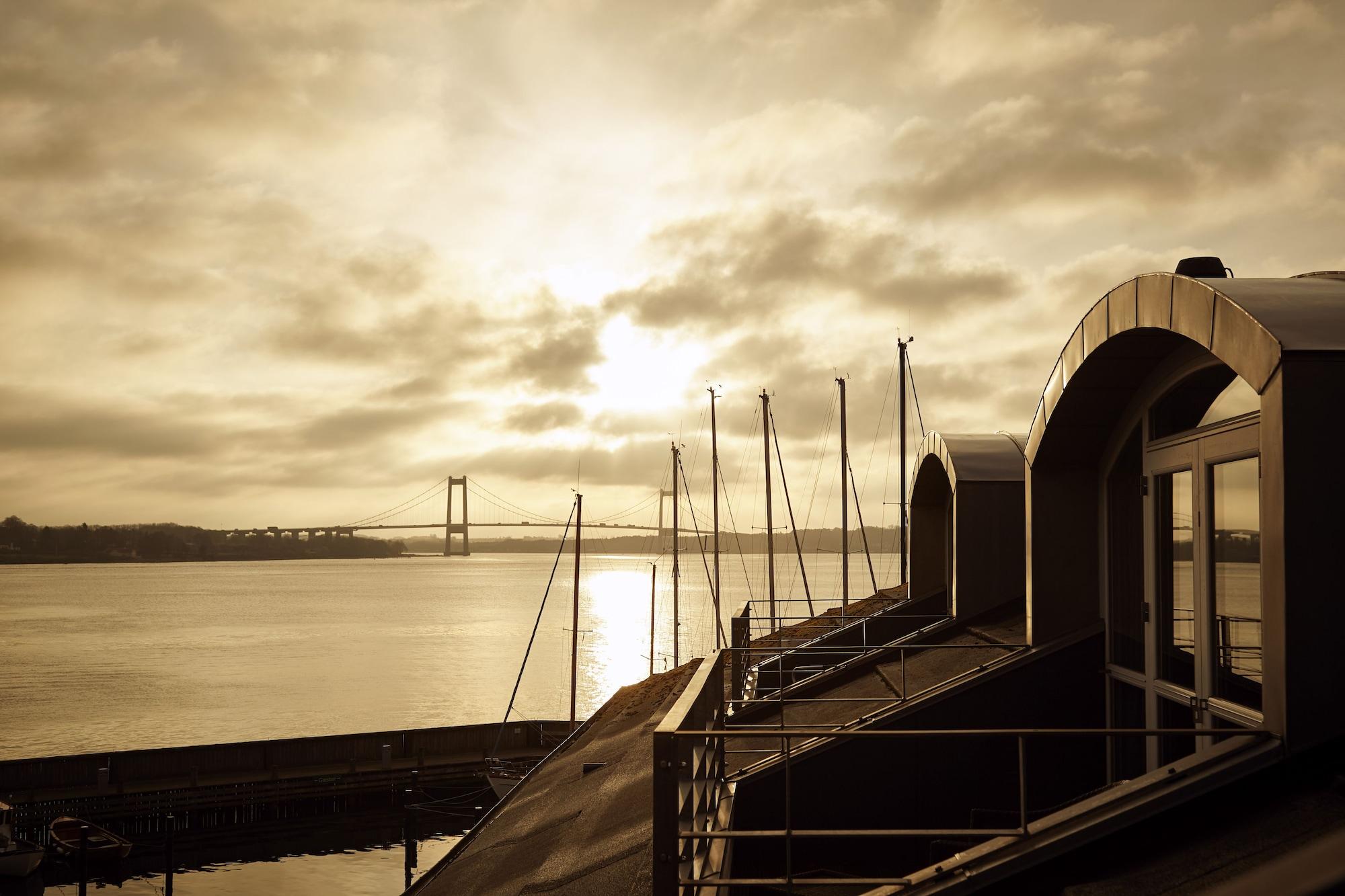 Comwell Kongebrogaarden Hotel Middelfart Exterior photo