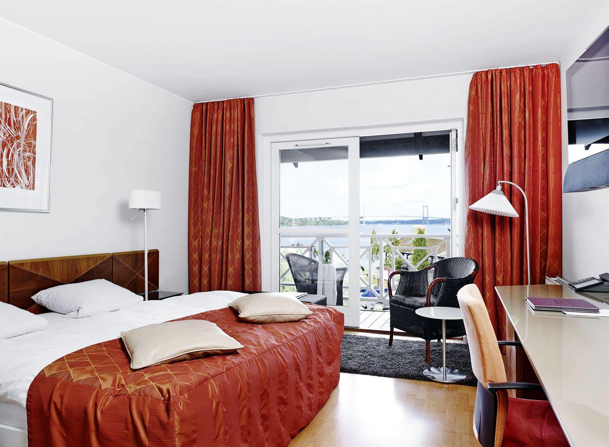 Comwell Kongebrogaarden Hotel Middelfart Exterior photo