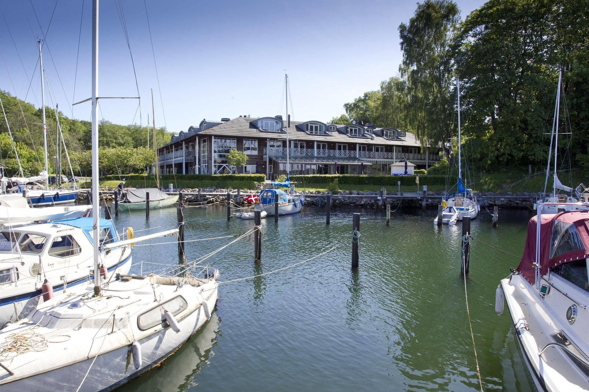 Comwell Kongebrogaarden Hotel Middelfart Exterior photo